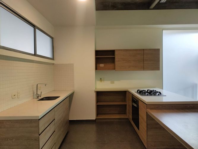 Apartamento de 2 alcobas en arriendo en El Poblado, Medellín, 89 m² · foto 4 de 15