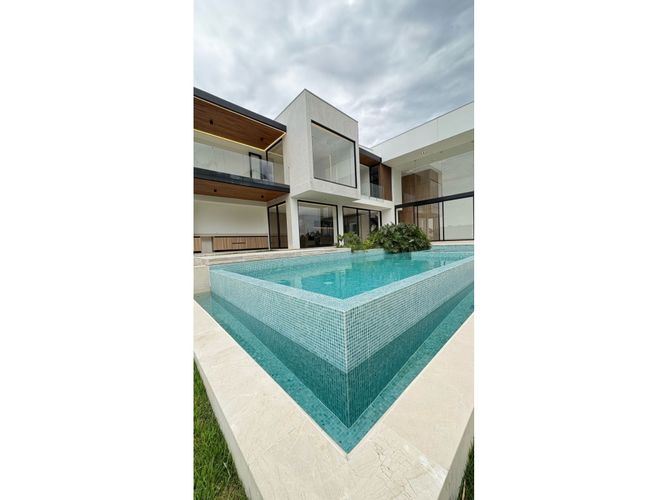 Casa de 4 alcobas en venta en Cerritos, Pereira, 650 m² · foto 2 de 24