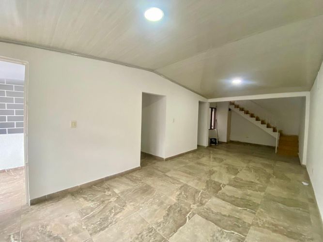 Apartamento de 6 alcobas en venta en Los Andes B - La Riviera, Cali, 250 m² · foto 2 de 9