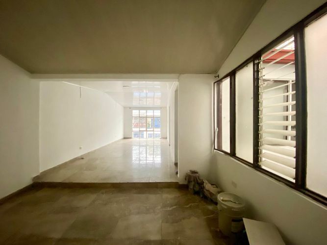 Apartamento de 6 alcobas en venta en Los Andes B - La Riviera, Cali, 250 m² · foto 3 de 9