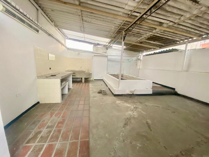 Apartamento de 6 alcobas en venta en Los Andes B - La Riviera, Cali, 250 m² · foto 9 de 9