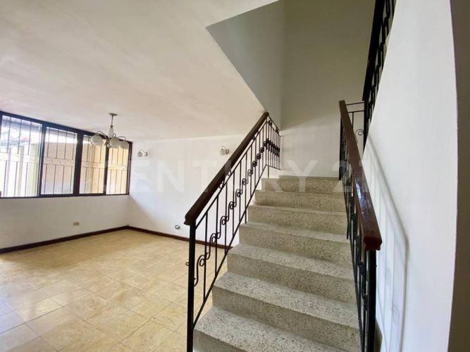 Casa de 8 alcobas en venta en Prados Del Norte, Cali, 340 m² · foto 10 de 24