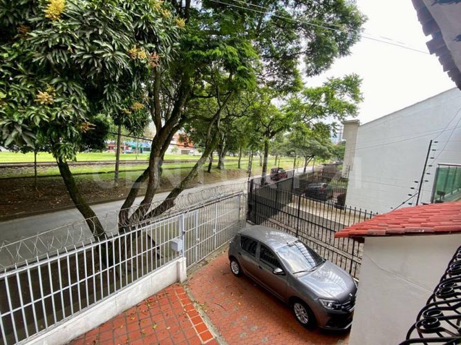 Casa de 8 alcobas en venta en Prados Del Norte, Cali, 340 m² · foto 22 de 24