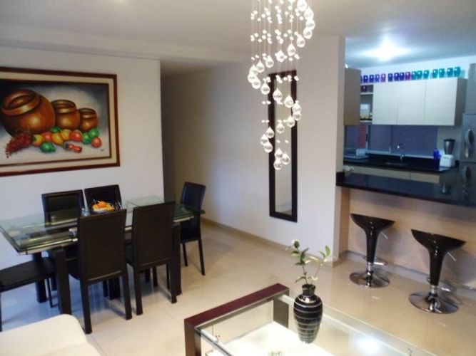 Apartamento de 3 alcobas en venta en El Poblado, Medellín, 130 m² · foto 2 de 17