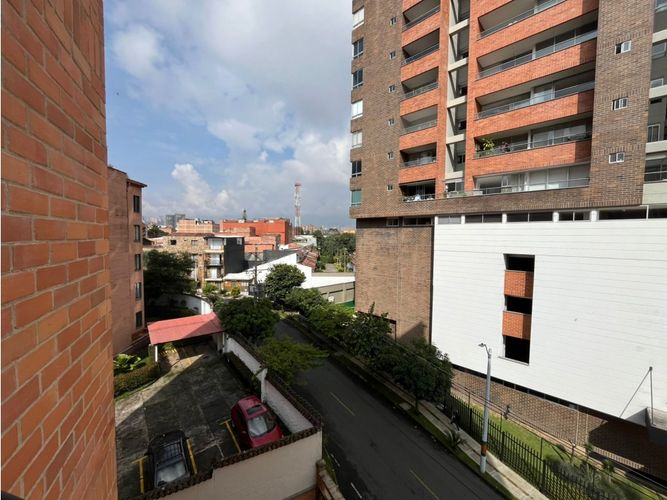 Apartamento de 2 alcobas en arriendo en Pontevedra, Medellín, 114 m² · foto 2 de 16