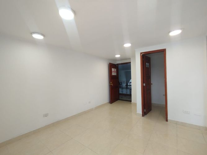Oficina en arriendo en Cambulos, Pereira, 40 m² · foto 2 de 14