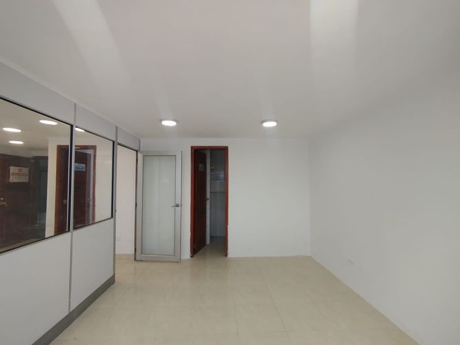 Oficina en arriendo en Cambulos, Pereira, 40 m² · foto 6 de 14