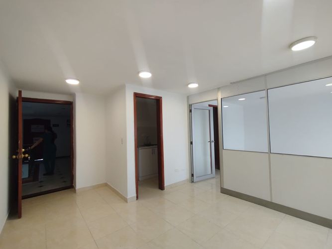 Oficina en arriendo en Cambulos, Pereira, 40 m² · foto 7 de 14