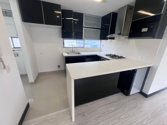 Apartamento de 3 alcobas en arriendo en Santo Domingo Savio No.1, Medellín, 85 m² · foto 2 de 13