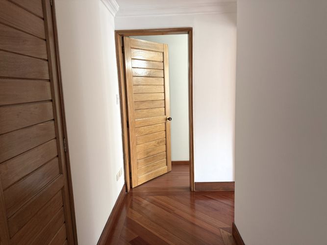 Apartamento de 2 alcobas en venta en Club De Los Lagartos, Bogotá, 126 m² · foto 2 de 19
