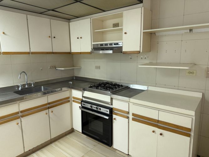 Apartamento de 2 alcobas en venta en Club De Los Lagartos, Bogotá, 126 m² · foto 12 de 19