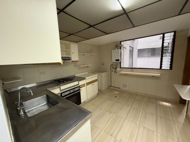 Apartamento de 2 alcobas en venta en Club De Los Lagartos, Bogotá, 126 m² · foto 10 de 19