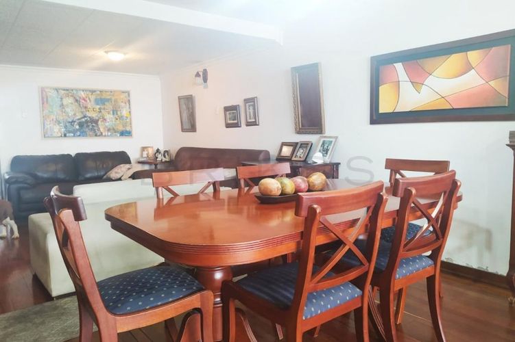 Casa de 4 alcobas en venta en Polo Club, Bogotá, 241 m² · foto 3 de 16