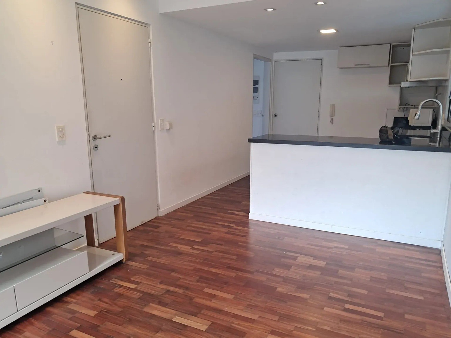 ALQUILER EN MALVIN, 1 DORMITORIO, PLANTA BAJA, AL FRENTE, OPCION COCHERA, IMPECABLE ESTADO · Foto 3