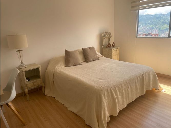 Apartamento de 1 alcoba en arriendo en Loma De Los Gonzalez, Medellín, 52 m² · foto 2 de 13