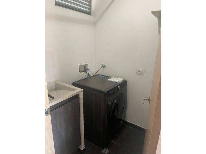 Apartamento de 1 alcoba en arriendo en Loma De Los Gonzalez, Medellín, 52 m² · foto 8 de 13