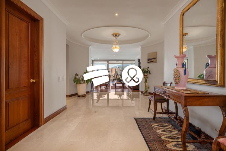 Apartamento de 3 alcobas en venta en El Poblado, Medellín, 386 m² · foto 2 de 16