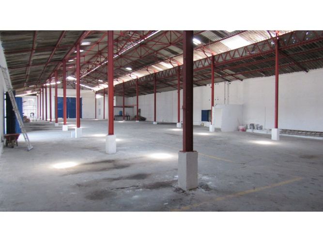 Bodega en arriendo en Cascajal, Cali, 1400 m² · foto 2 de 13