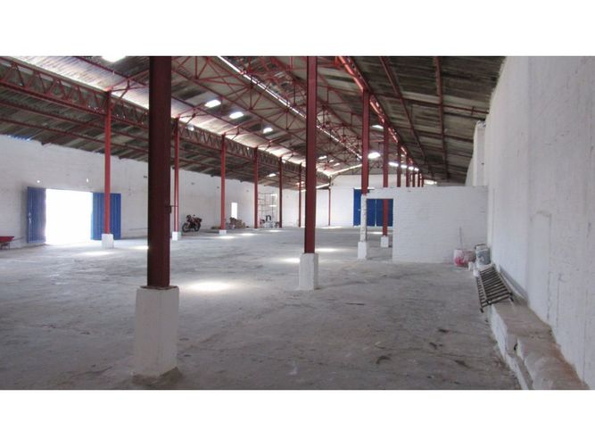 Bodega en arriendo en Cascajal, Cali, 1400 m² · foto 3 de 13