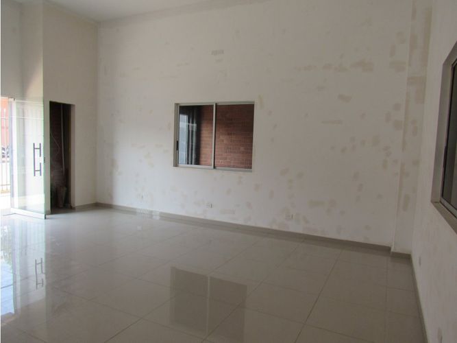 Bodega en arriendo en Acopi, Cali, 650 m² · foto 2 de 9
