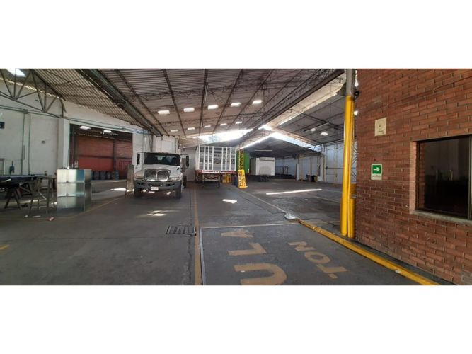 Bodega en venta en Flora Industrial, Cali, 1711 m² · foto 2 de 19