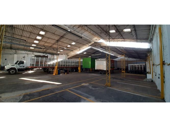 Bodega en venta en Flora Industrial, Cali, 1711 m² · foto 3 de 19