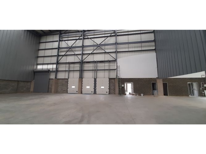 Bodega en venta en Acopi, Cali, 2728 m² · foto 2 de 12