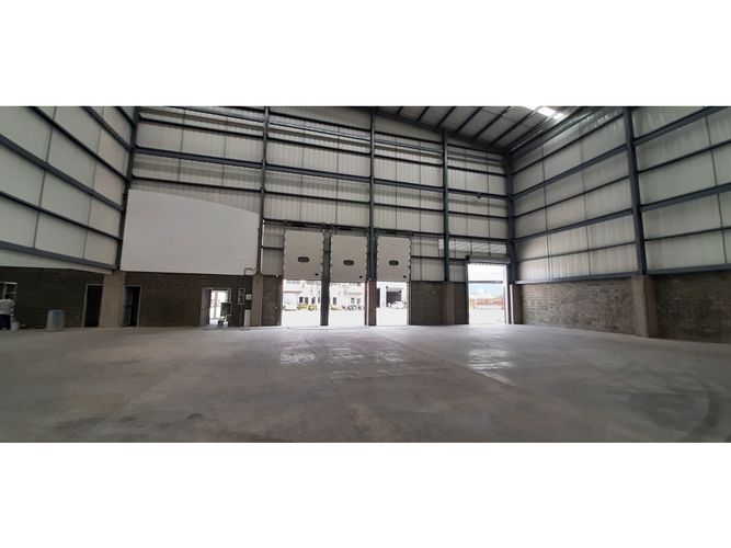 Bodega en arriendo en Acopi, Cali, 1270 m² · foto 2 de 8