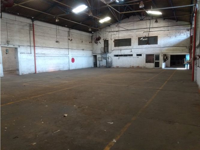 Bodega en venta en Jorge Isaacs, Cali, 2580 m² · foto 2 de 11