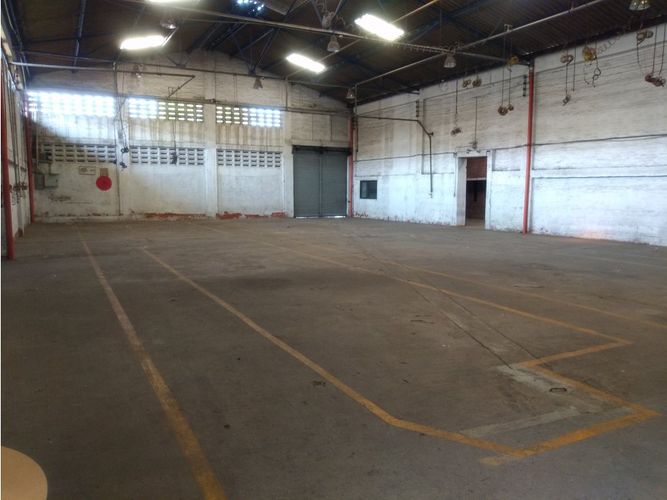 Bodega en venta en Jorge Isaacs, Cali, 2580 m² · foto 4 de 11