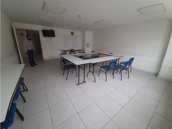 Edificio en venta en Versalles, Cali, 1300 m² · foto 15 de 18