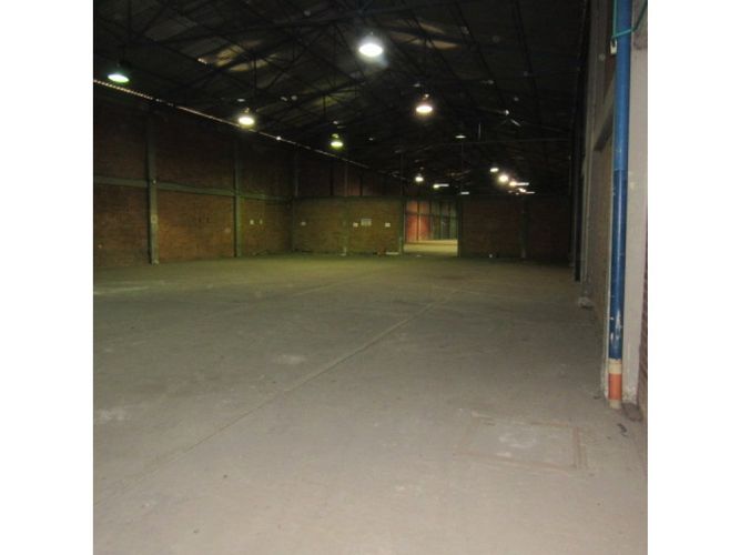 Bodega en arriendo en Troncal, Cali, 4200 m² · foto 7 de 16