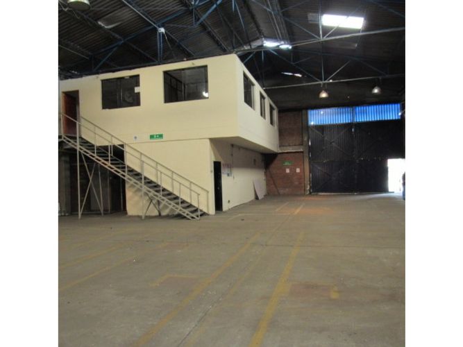 Bodega en arriendo en Troncal, Cali, 4200 m² · foto 10 de 16