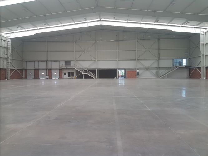 Bodega en arriendo en Acopi, Yumbo, 4200 m² · foto 2 de 9