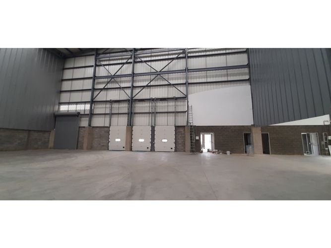 Bodega en arriendo en Acopi, Cali, 2728 m² · foto 2 de 10