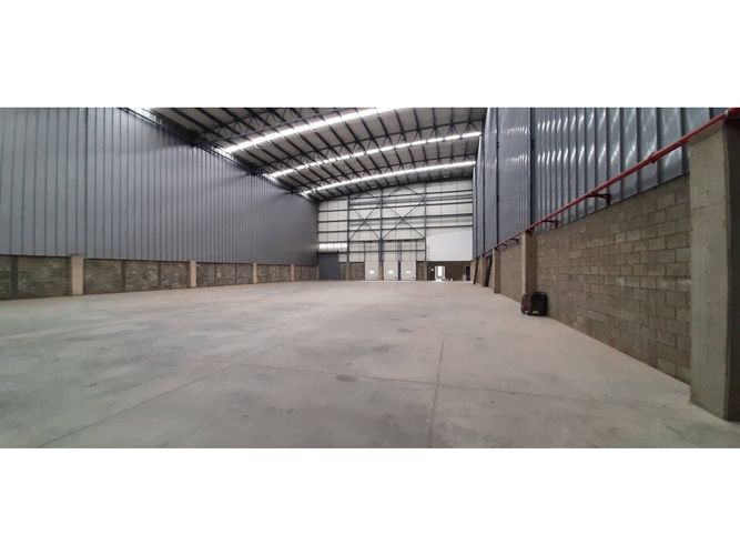 Bodega en arriendo en Acopi, Cali, 2728 m² · foto 7 de 10