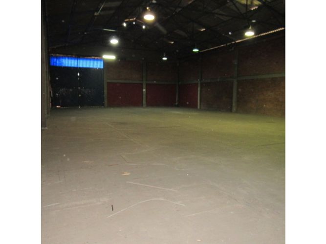 Bodega en arriendo en Troncal, Cali, 2100 m² · foto 5 de 22