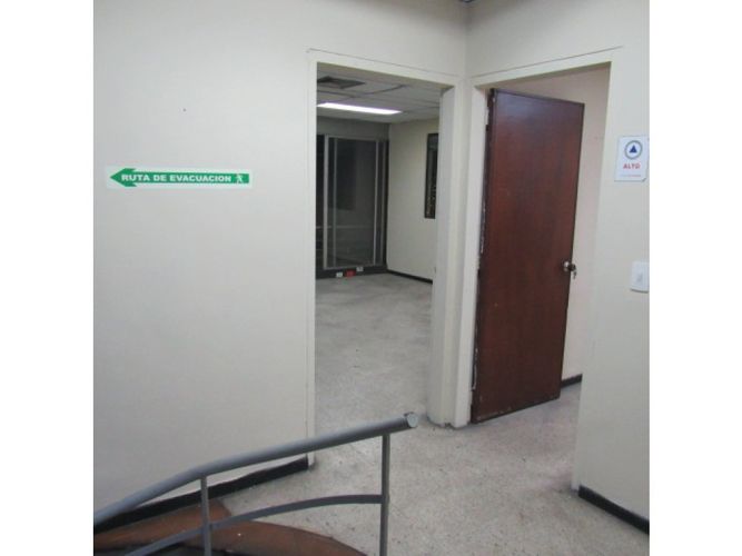 Bodega en arriendo en Troncal, Cali, 2100 m² · foto 16 de 22