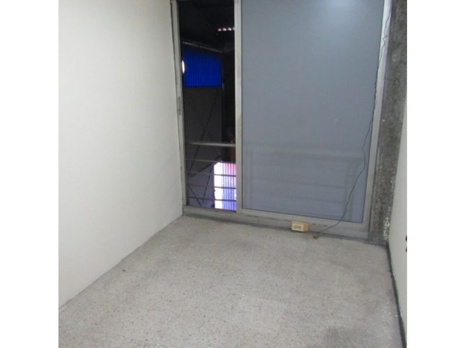 Bodega en arriendo en Troncal, Cali, 2100 m² · foto 17 de 22