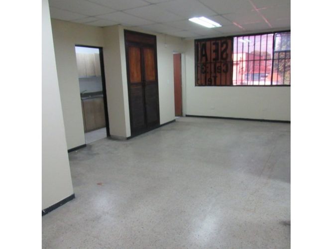 Bodega en arriendo en Troncal, Cali, 2100 m² · foto 21 de 22