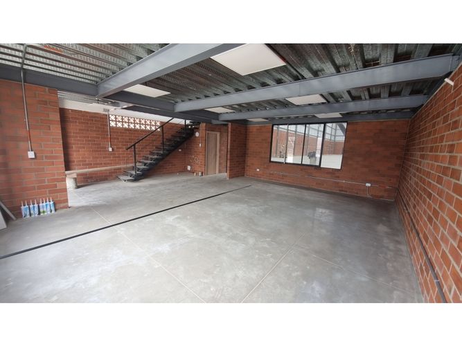 Bodega en arriendo en Arroyohondo, Cali, 1497 m² · foto 4 de 12