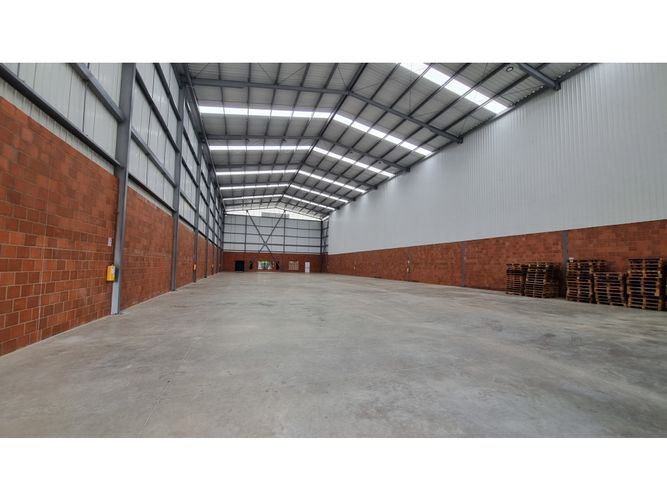 Bodega en arriendo en Arroyohondo, Cali, 1497 m² · foto 8 de 12