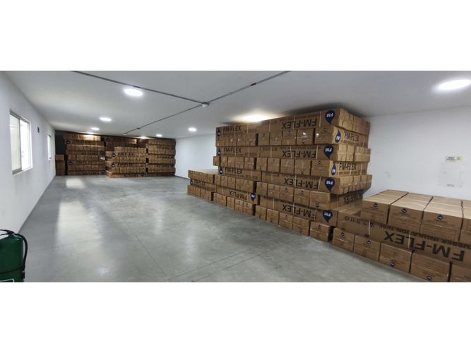 Bodega en arriendo en Arroyohondo, Cali, 1284 m² · foto 3 de 12