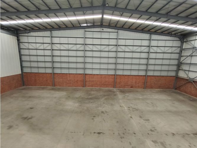 Bodega en arriendo en Arroyohondo, Cali, 1295 m² · foto 2 de 7