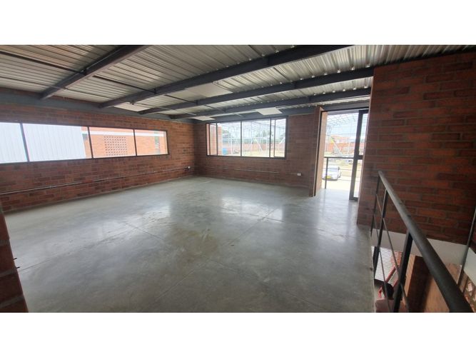 Bodega en arriendo en Arroyohondo, Cali, 1497 m² · foto 10 de 12