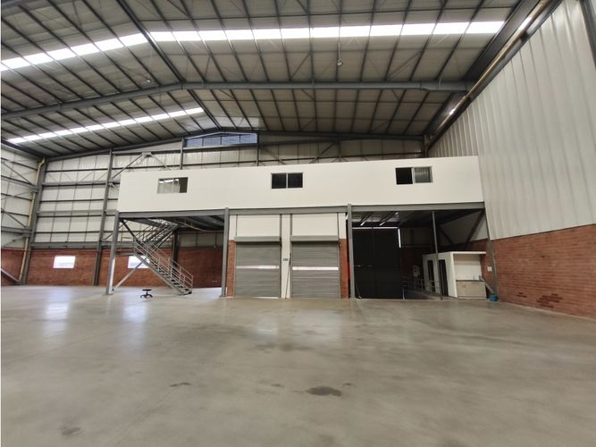 Bodega en arriendo en Arroyohondo, Cali, 1295 m² · foto 3 de 7