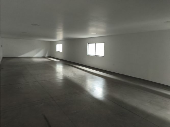 Bodega en arriendo en Arroyohondo, Cali, 1295 m² · foto 5 de 7