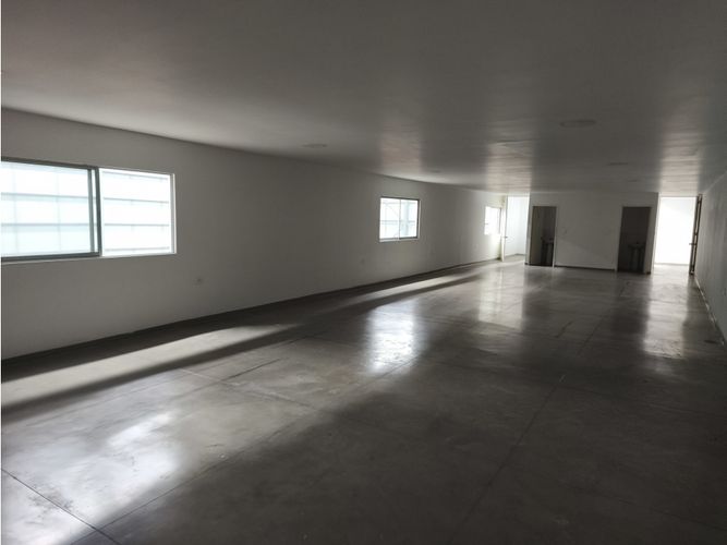 Bodega en arriendo en Arroyohondo, Cali, 1295 m² · foto 6 de 7