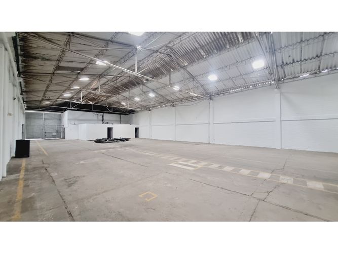 Bodega en venta en San Pedro, Cali, 630 m² · foto 2 de 16