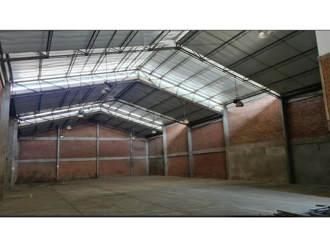 Bodega en arriendo en Acopi, Yumbo, 1000 m² · foto 2 de 5